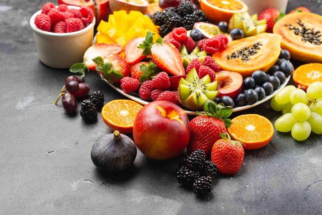 بهترین میوه‌ها برای نفخ ، یبوست و سلامت دستگاه گوارش