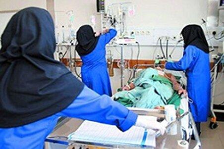 ببینید| فریاد یک پرستار در حضور وزیر بهداشت: با حقوق ۱۴ میلیون چطور زنده بمانم؟