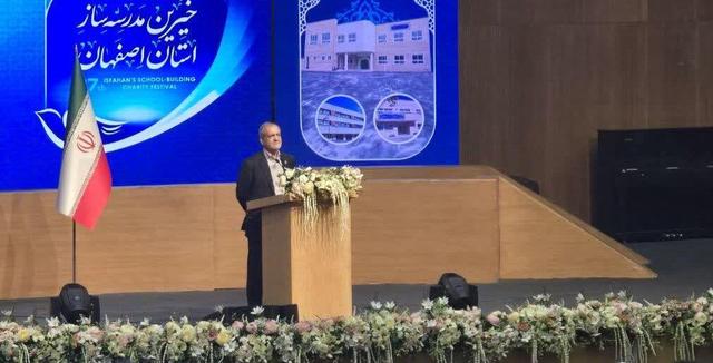 رئیس جمهور: رفتار و نگاه‌های اجتماعی را در مدارس تغییر دهیم