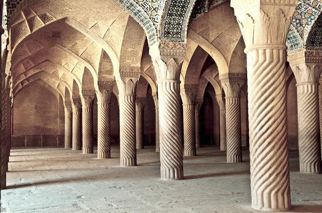 گشت‌وگذاری در مساجد تاریخی شیراز