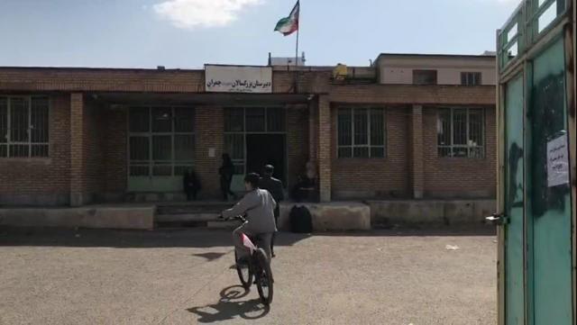 فیلم| چالش جابجایی ۲ دبستان در سلسله؛ زنگ خطر یا ایمنی؟
