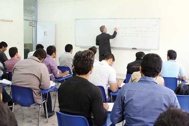 وضعیت معیشتی استادان دانشگاه