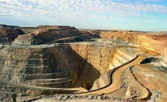 استاندار خراسان جنوبی: معادن ظرفیت توسعه پایدار استان را فراهم می‌کنند