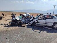 پنج کشته و سه مصدوم در برخورد دو خودرو سواری
