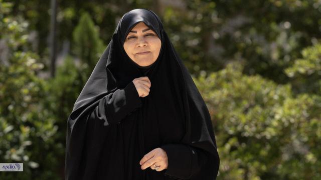 سکینه پاد: کف میدان کسانی که خود را نسبت به مقوله‌ی حجاب غیرتمند می‌دانند، کسانی که محجبه نباشند را بی حیا و مردان منتخب به آنها را بی غیرت می‌دانند