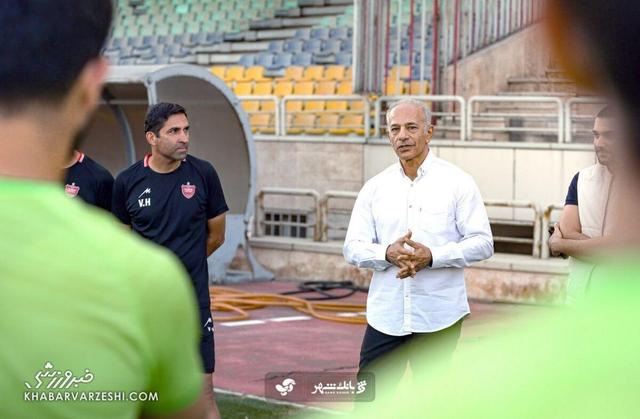 ویدیو| لحظاتی از حضور اسطوره خوشنام فوتبال در تمرین پرسپولیس