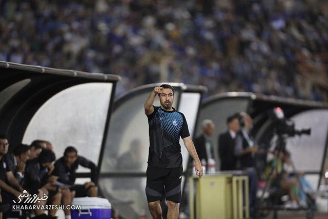 مربی استقلال: مربی پرسپولیس بزرگ ماست و آبی و قرمز هم ندارد!
