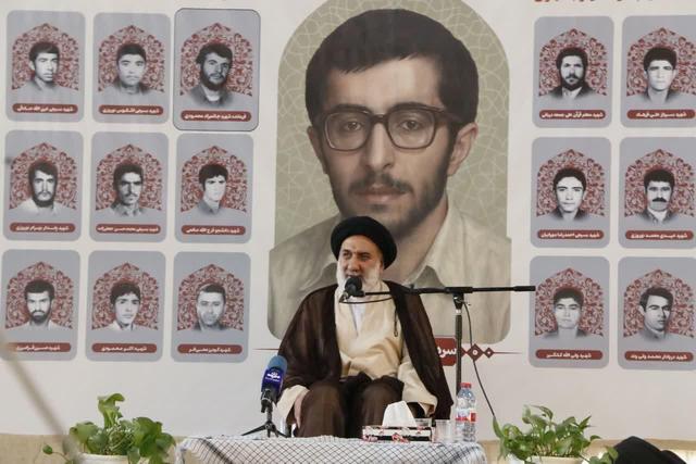امام جمعه شهرکرد: دشمنان با ترفندهای فرهنگی قصد تضعیف  باورهای دینی مردم کشور را دارند