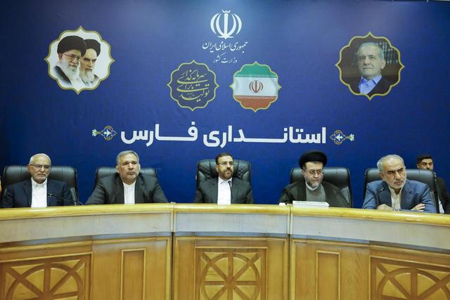 احیای ۳۶ کارخانه راکد وجهش تولید در فارس؛ ۱۰۱ طرح نیمه‌تمام در حوزه سرمایه‌گذاری نتیجه داد
