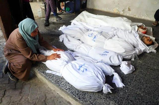 ۱۱ شهید در حمله اشغالگران به خودروی یک خانواده در شرق شهر غزه/ حماس محکوم کرد