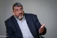تحقیر فواد ایزدی در روزنامه اصولگرا: تو که تاره از تخم درآمده ای ، فرماندهان نظامی را مسخره می کنی؟
