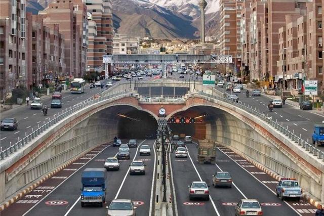 هر دو مسیر تونل توحید امشب مسدود است