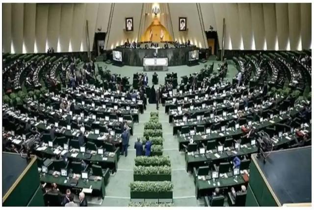 جمهوری اسلامی: دفاتر نمایندگان مجلس را تعطیل کنید