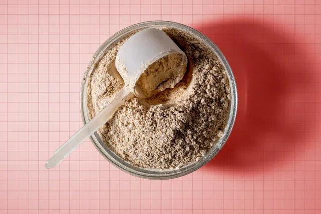 پودرهای پروتئینی زیر ذره‌بین: سرب در مکمل‌های محبوب بدنسازی؟