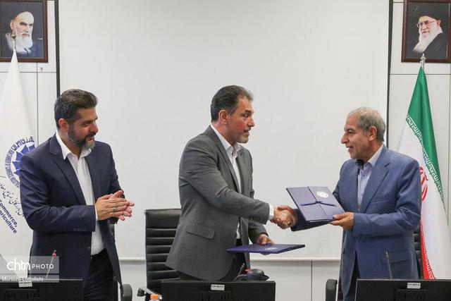 مراسم امضای تفاهم نامه همکاری کانون جهانگردی و اتومبیلرانی و اتاق بازرگانی، صنایع، معادن و کشاورزی ایران