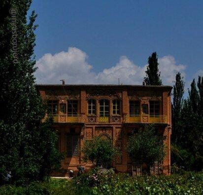 ۱۰ خانه باغ در بروجرد وجود دارد