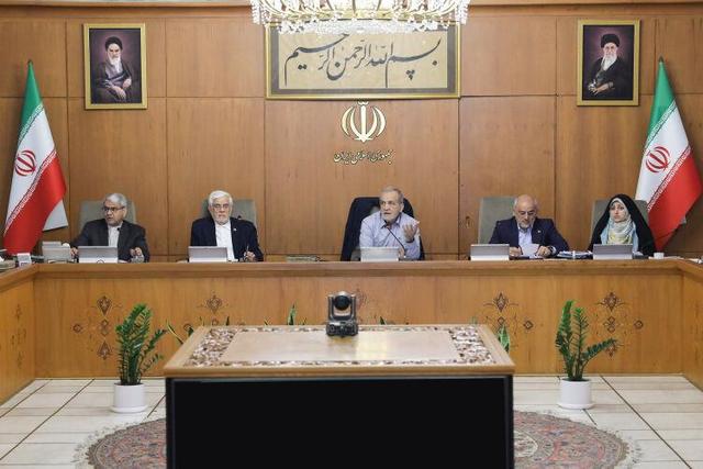 هر مقرره‌ای که موجب فشار اقتصادی بر زندگی مردم شود، باید سریعا اصلاح شود