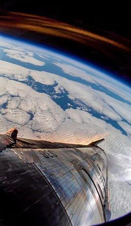 عکس: ورود خیره‌کننده و موفق استارشیپ به جو زمین