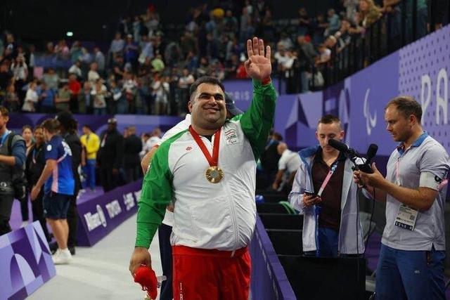 استقبال از قوی‌ترین مرد پاراوزنه‌برداری جهان