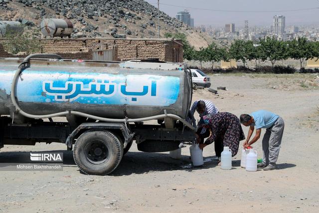 انتقال سیار آب شرب به ۳۷ روستای مهاباد به دلیل خشکسالی