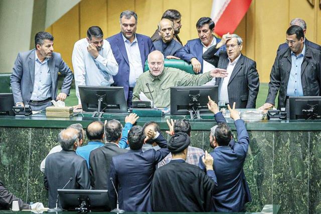 اکثریت نمایندگان با طرح‌های چندفوریتی پس از جنگ ۱۲ روزه توسط تندروها همراهی نکردند/ افراطیون می خواستند بمب اتم بسازند،تنگه هرمز را ببندند و...