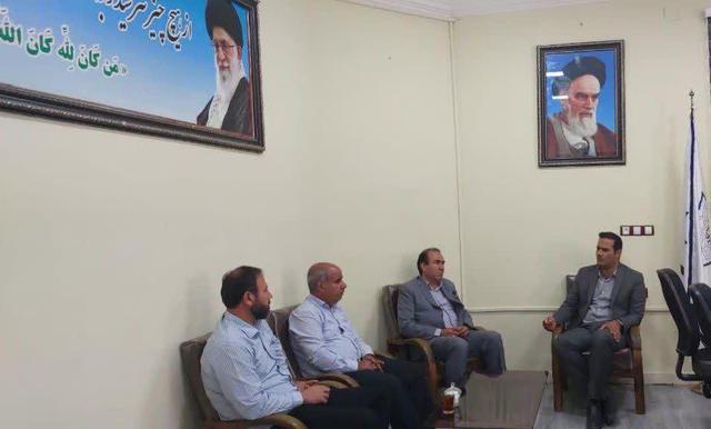 نصب ۳۰ تابلوی مزین به تصاویر شهدا در صالح‌آباد نهایی شد