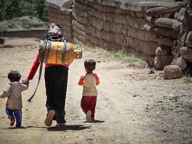 ثابت ‌ماندن مزد در تورم متغیر؛ هشدار یک اقتصاد دان اصفهانی نسبت به «فقر رسمی»