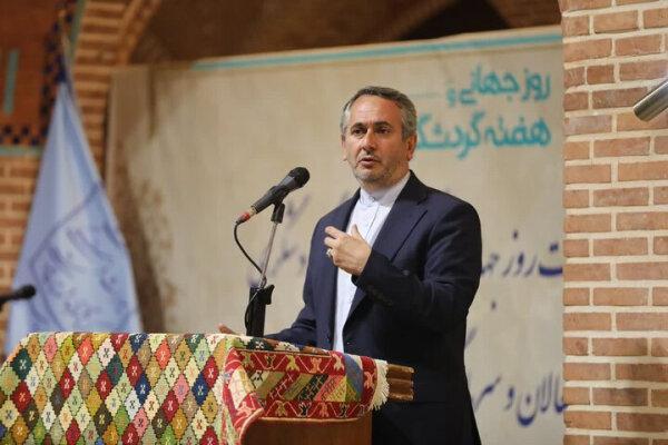 حمایت از هنرمندان صنایع دستی گامی مهم در حفظ تمدن ایران است