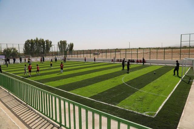 زمین چمن مصنوعی ابعاد بزرگ امیدیه پس از یک دهه بلاتکلیفی افتتاح شد