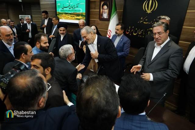 نشست فرهیختگان، فعالان سیاسی و فرهنگی آذربایجان‌غربی با رئیس جمهور