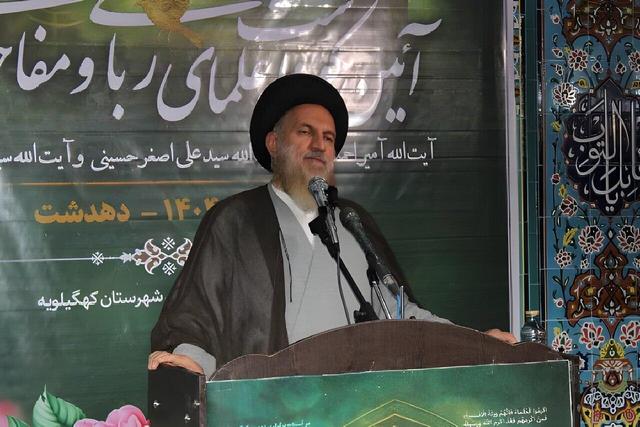 عالمان با تواضع کبر جامعه را بشکنند ونصایحشان باید در عمق جامعه بنشیند