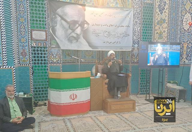 آیین سی‌وهفتمین سالگرد ارتحال آیت‌الله سیدروح‌الله خاتمی در اردکان برگزار شد