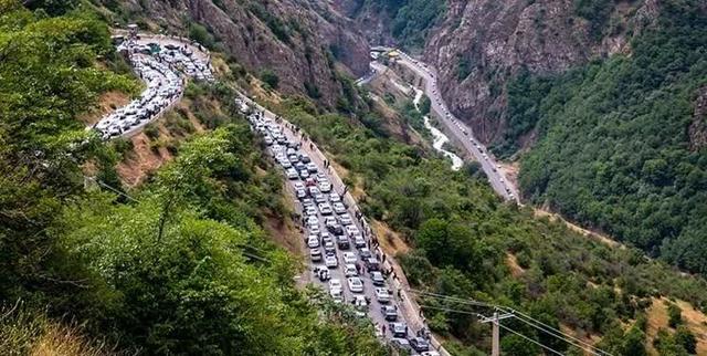 ترافیک سنگین در مسیرهای خروجی مازندران / احتمال یک‌طرفه شدن کندوان و هراز