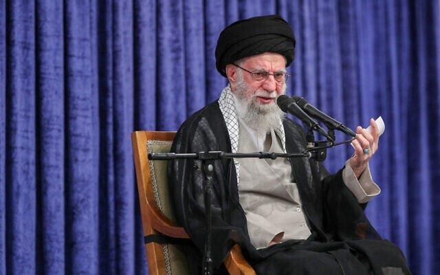 جمهوری اسلامی با مذاکرات مخالف است؟/ بررسی تجربه‌های تاریخی مذاکره با آمریکا در رسانه دفتر حفظ و نشر آثار رهبری