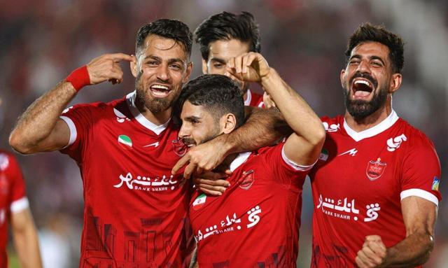 پرسپولیس برای ماندن هاشمیان برد؛ یک تیم پشت هلی‌کوپتر