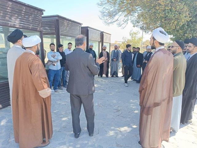 ۶۰ طلبه خارجی از ظرفیت های گردشگری همدان دیدن کردند