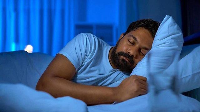 برای حفط سلامت قلب هنگام خواب چراغ را خاموش کنید