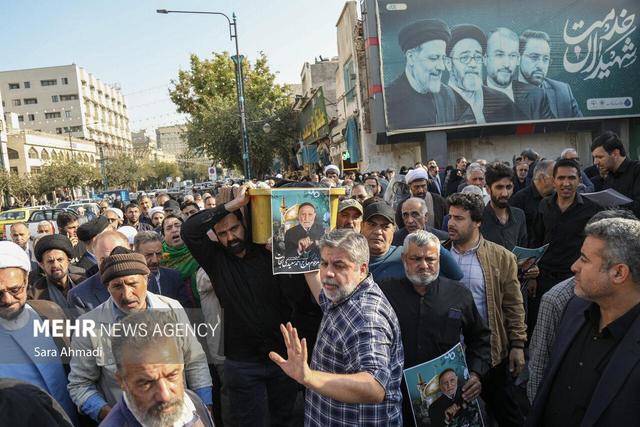 تشییع پیکر پدر شهیدان «سعیدی‌نجات» در مشهد