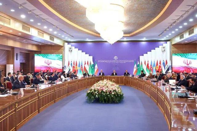تاکید بر بکارگیری بدیل‌های مناسب برای مقابله با تهدیدات جدید امنیتی، سیاسی