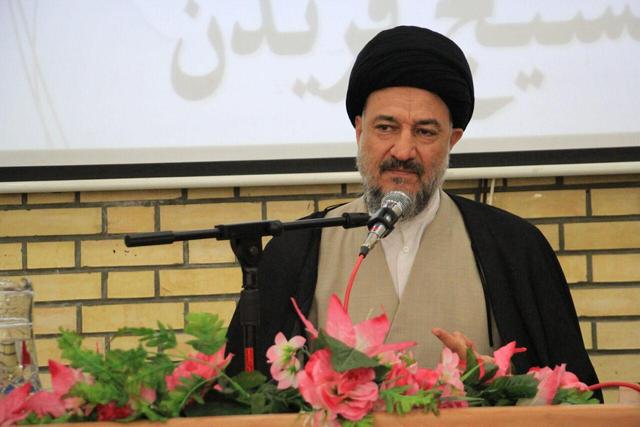 خانواده با کرامت ثمره ایمان، اخلاق و محبت بین زن و شوهر است