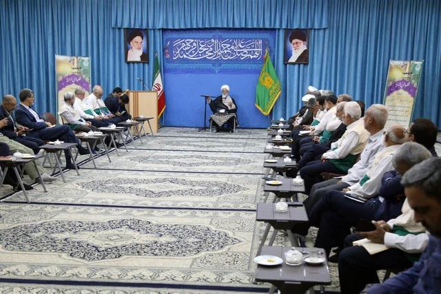 امام جمعه یزد: دشمن به دنبال دور کردن مردم از دین است