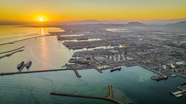 تخلیه و بارگیری کالا در بنادر غرب هرمزگان از ۸ میلیون تن عبور کرد