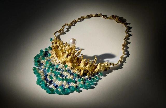 فروش فراتر از انتظار گردنبند «دالی»