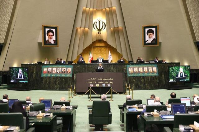 ببینید | واکنش تند مجری تلویزیون به اظهارات وزیر کار در مجلس!