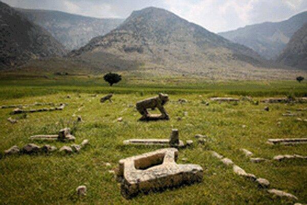 مستندنگاری از برد شیرهای ایذه | شیر سنگی های گورستان ایذه نماد چه هستند؟