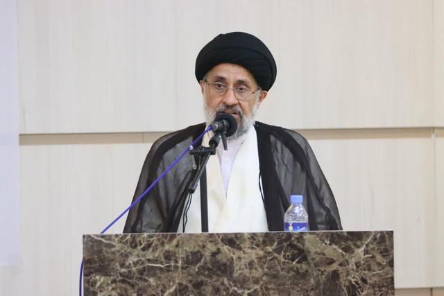 نماز اصیلترین رابطه عاشق و معشوق است/ وظیفه ما حفظ آبروی مؤمن و خدمتگزاری به مردم است