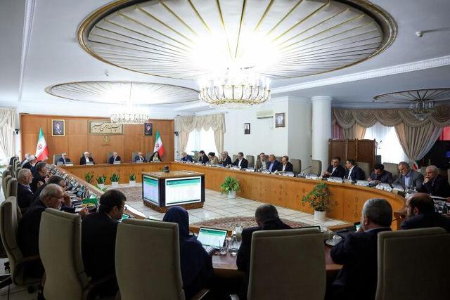 دستگاه‌ها بر اساس عملکرد حقوق و پاداش پرداخت کنند