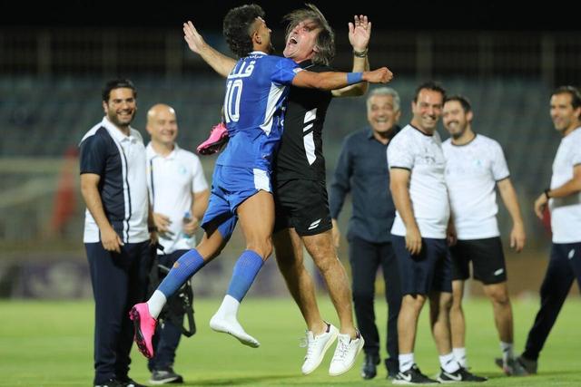 وقتی سرمربی تیم ملی الگوی کاپیتان استقلال می‌شود!