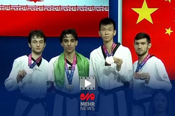 مراسم اهدای مدال طلا به ابوالفضل زندی در مسابقات تکواندو قهرمانی جهان