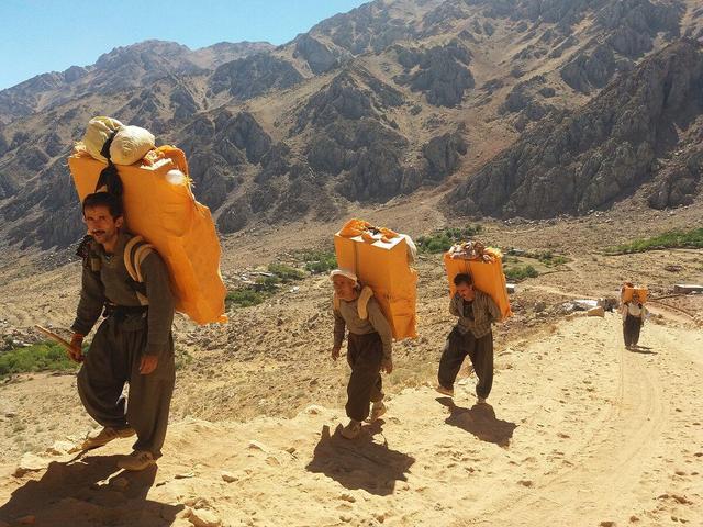 کولبری قانونی؛ گام بی‌سابقه دولت چهاردهم برای اشتغال مرزنشینان